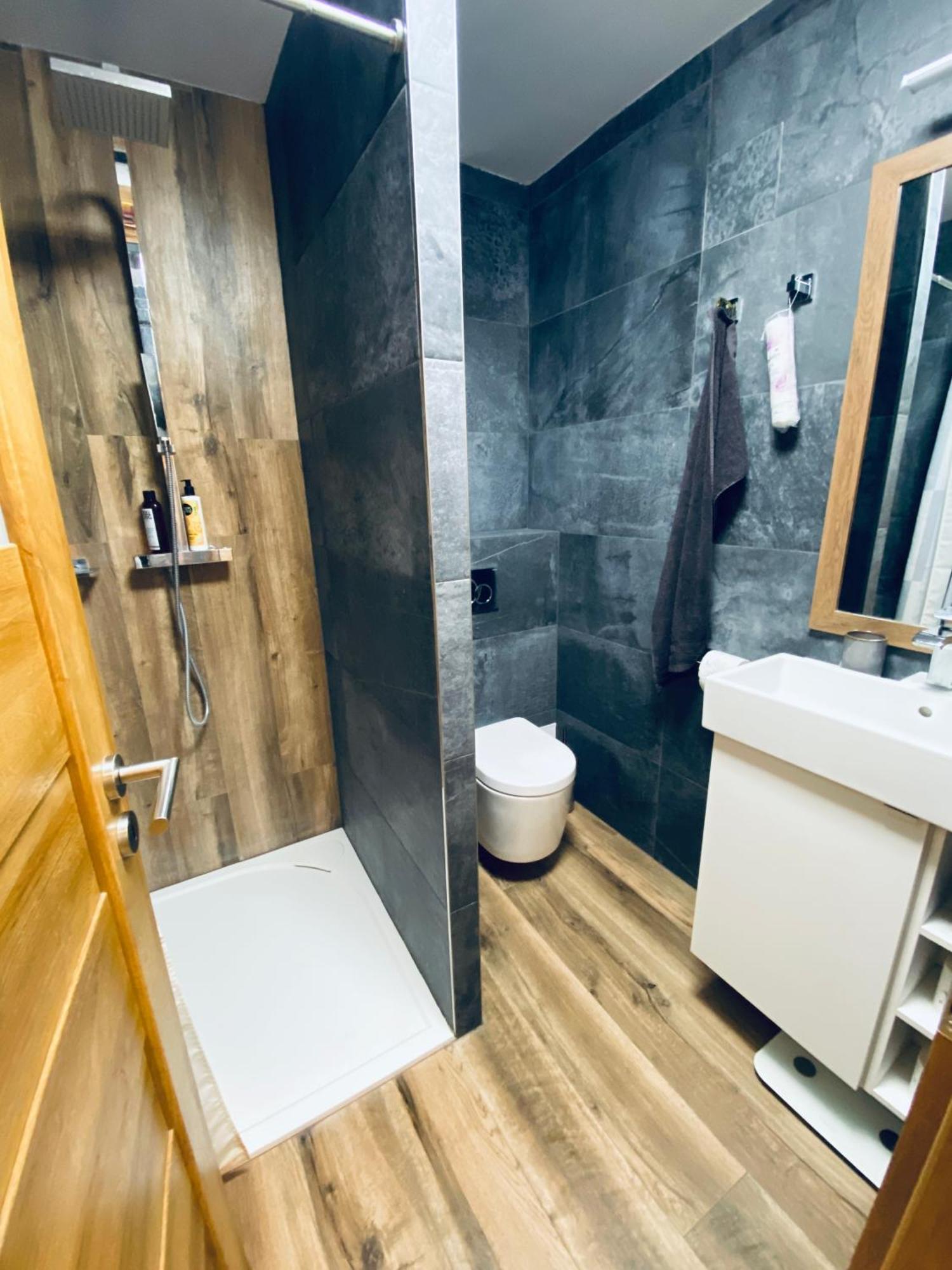 Cozy Apt Near Prague Castle Bagian luar foto
